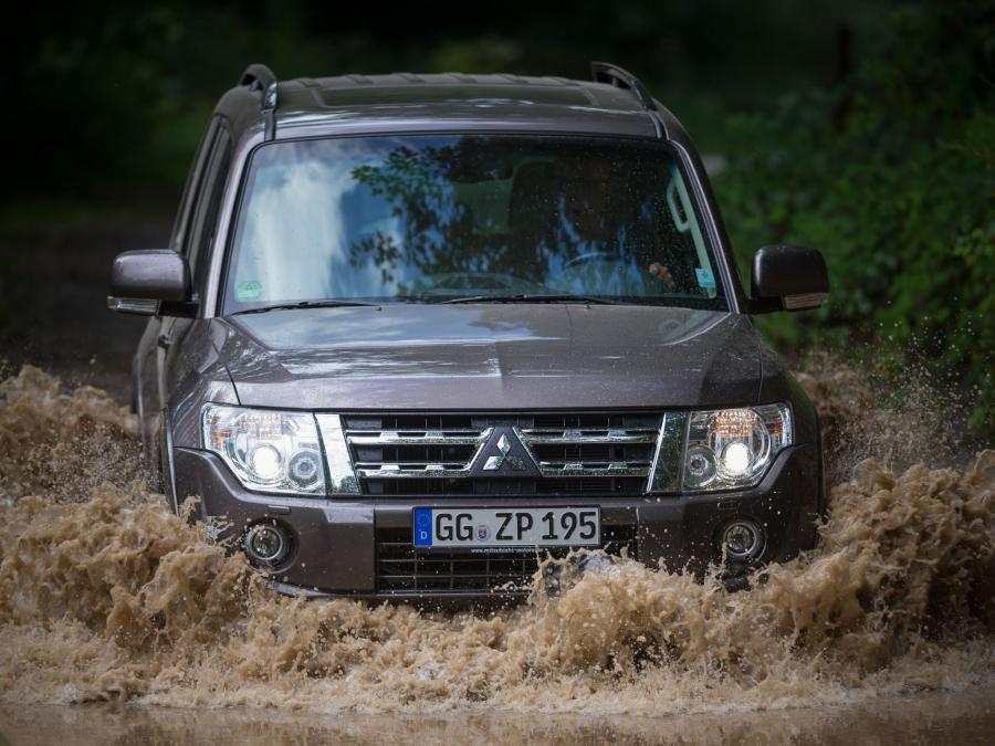  Mitsubishi Pajero 5-Door 2011 года  (фото 17 из 19)